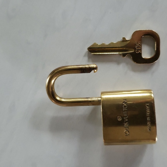 Louis Vuitton lock and key #303 - Picture 5 of 5
